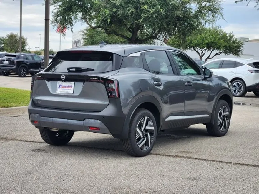 2025 Nissan Kicks SV photo 1