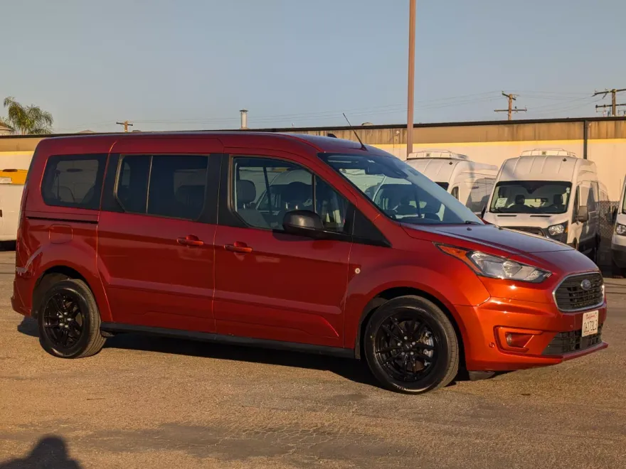 2022 Ford Transit Connect Passenger XLT photo 1