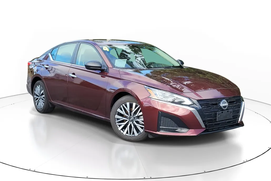 2024 Nissan Altima 2.5 SV photo 1