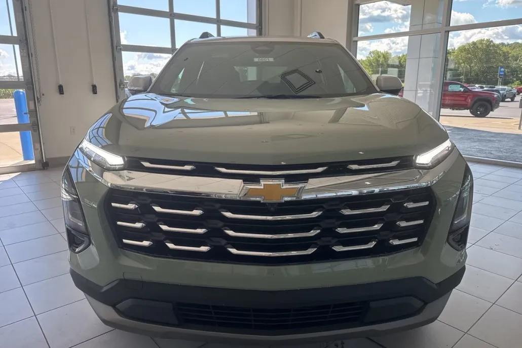 2025 Chevrolet Equinox LT photo 1