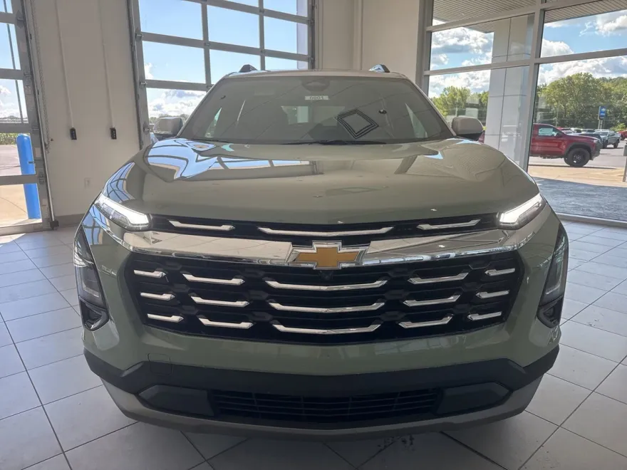 2025 Chevrolet Equinox LT photo 1