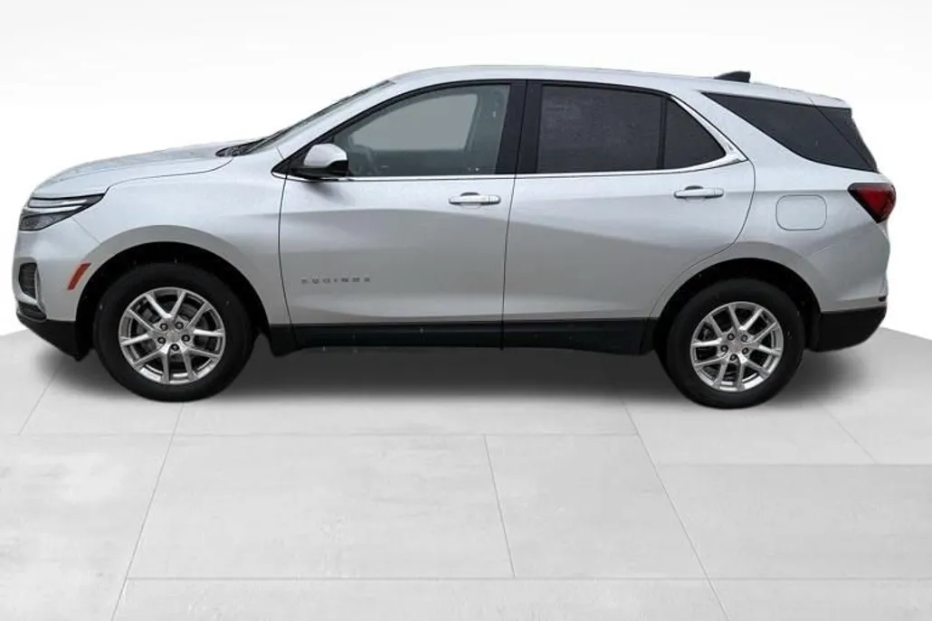 2022 Chevrolet Equinox LT photo 1
