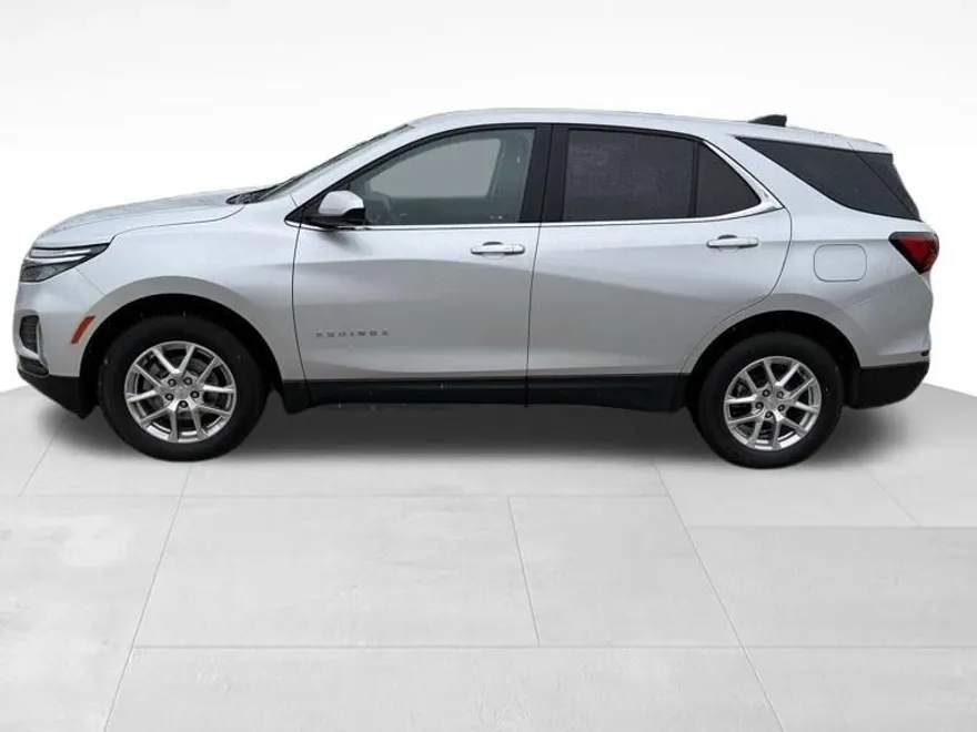 2022 Chevrolet Equinox LT photo 1