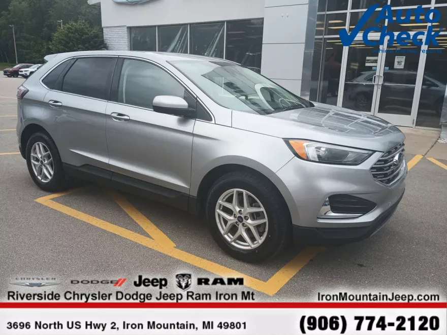 2022 Ford Edge SEL photo 1