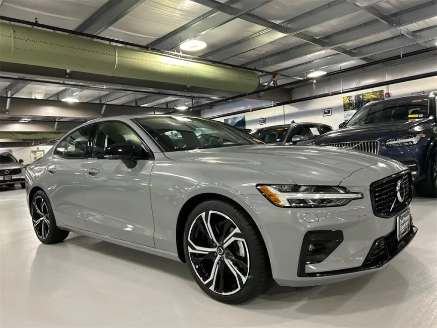2024 Volvo S60 B5 Ultimate photo 1