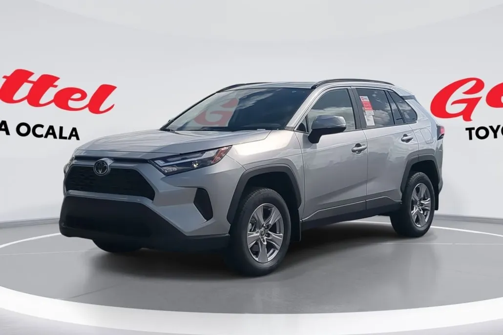 2025 Toyota RAV4 XLE photo 1