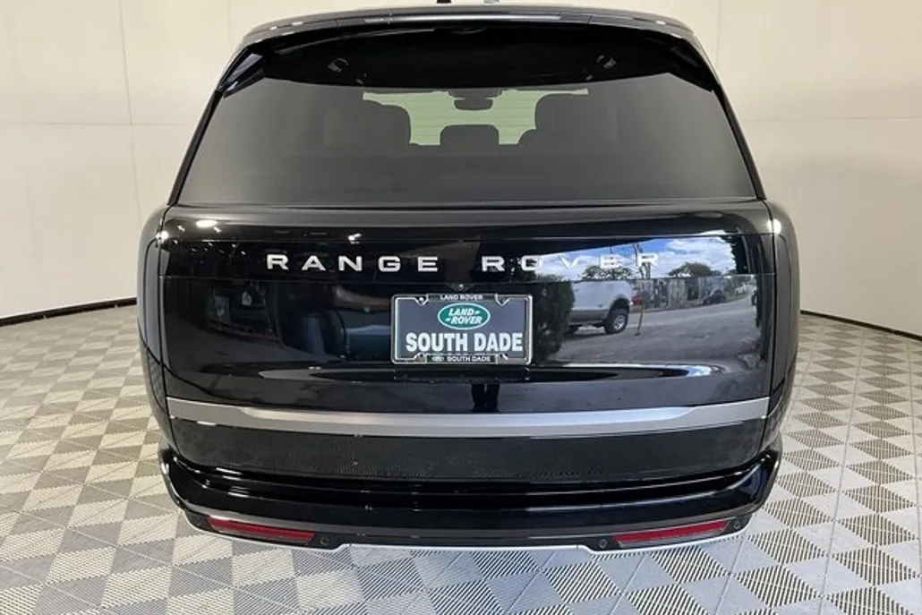 2025 Land Rover Range Rover SE photo 1