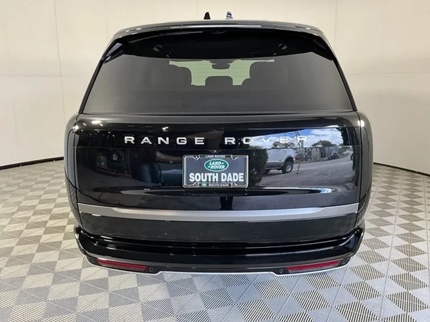 2025 Land Rover Range Rover SE photo 1