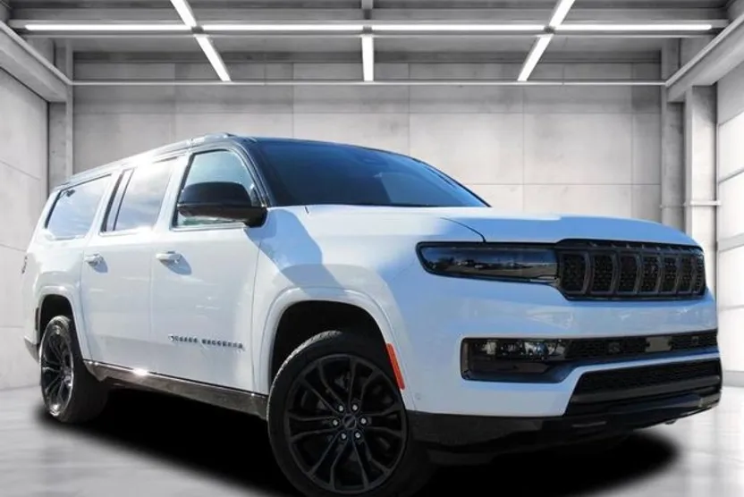 2024 Jeep Wagoneer L Series II photo 1