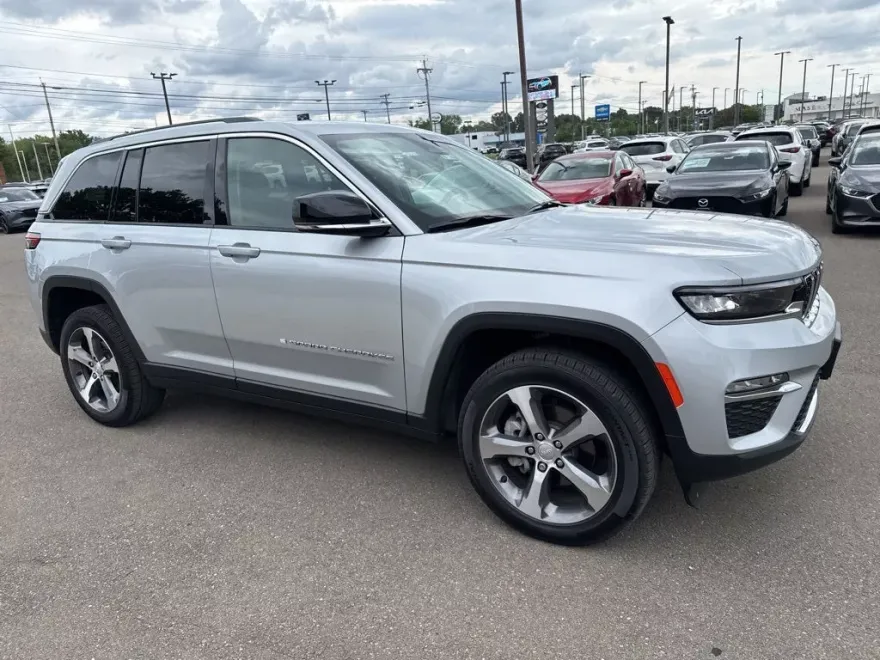 2024 Jeep Grand Cherokee Limited photo 1