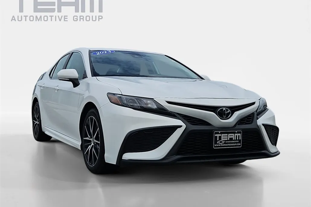2023 Toyota Camry SE photo 1