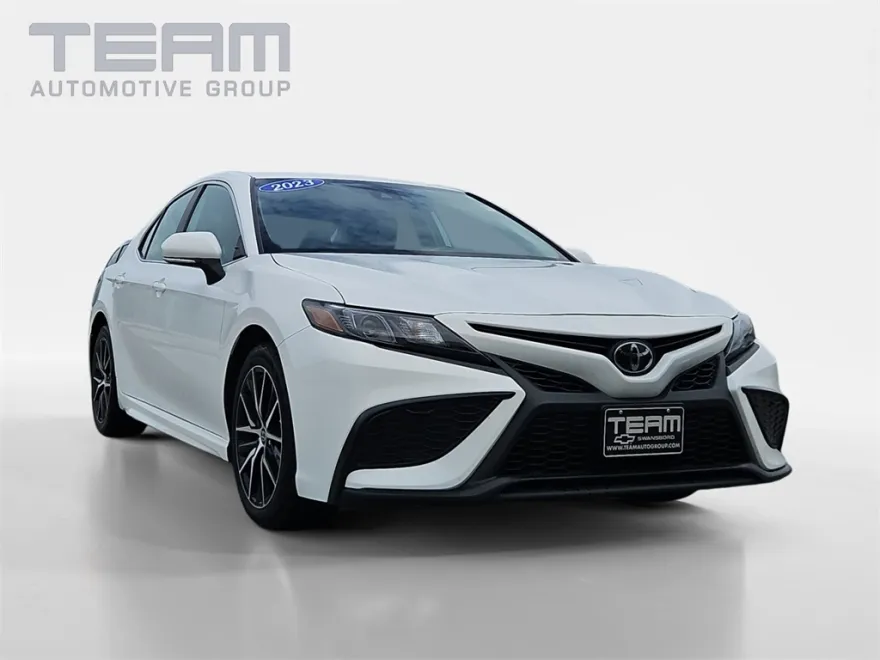 2023 Toyota Camry SE photo 1