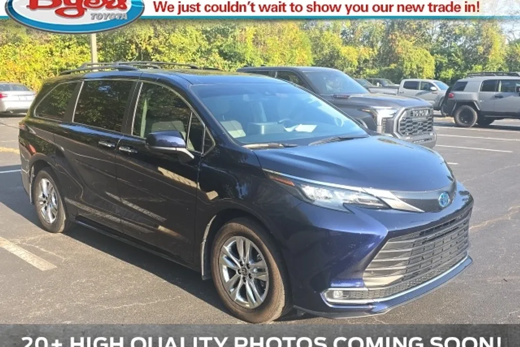 2024 Toyota Sienna XLE photo 1