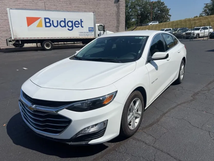 2024 Chevrolet Malibu 1LT photo 1