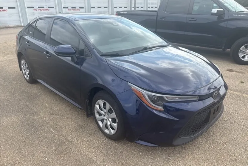 2022 Toyota Corolla LE photo 1