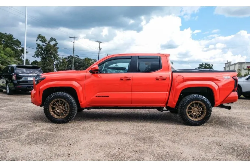 2024 Toyota Tacoma TRD Sport photo 1