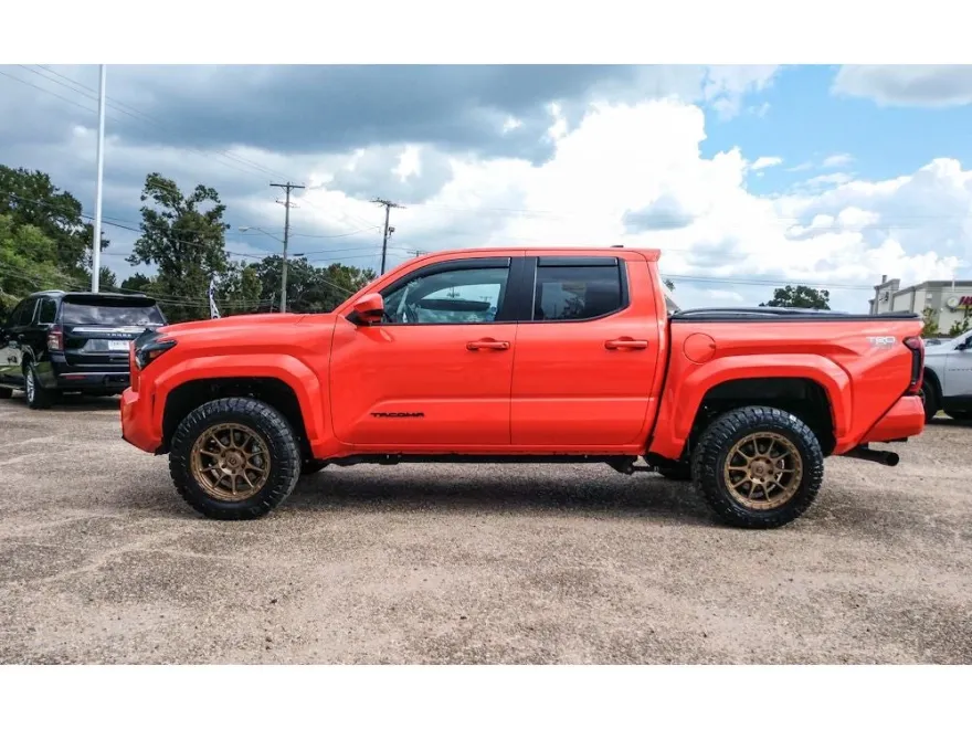 2024 Toyota Tacoma TRD Sport photo 1