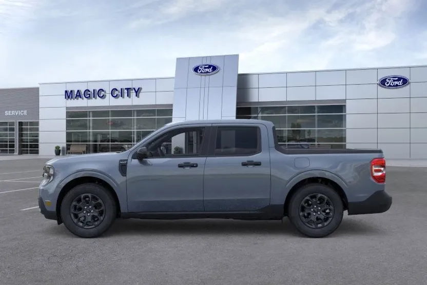 2025 Ford Maverick XLT photo 1
