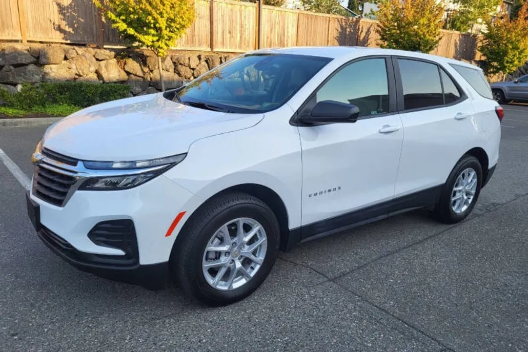 2024 Chevrolet Equinox LS photo 1