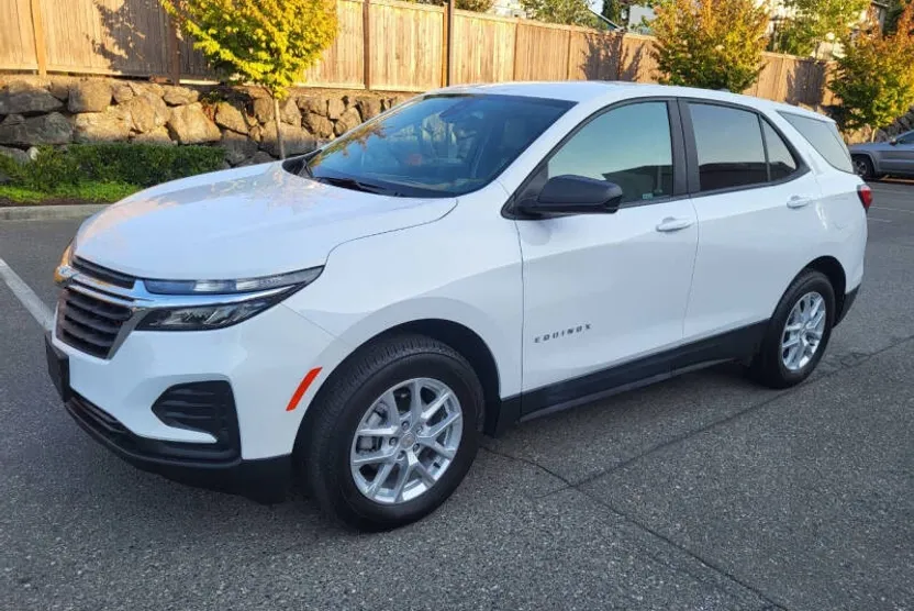 2024 Chevrolet Equinox LS photo 1