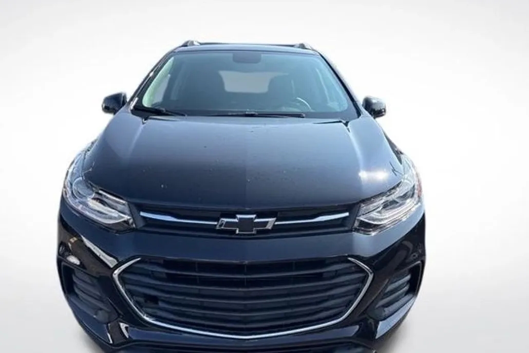 2022 Chevrolet Trax LT photo 1