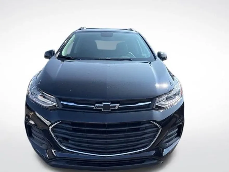 2022 Chevrolet Trax LT photo 1