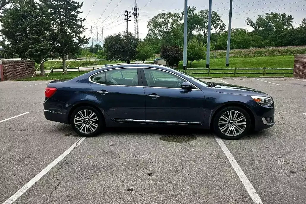 2014 Kia Cadenza Limited photo 1