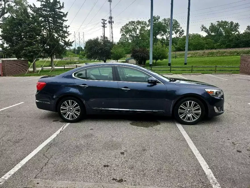 2014 Kia Cadenza Limited photo 1