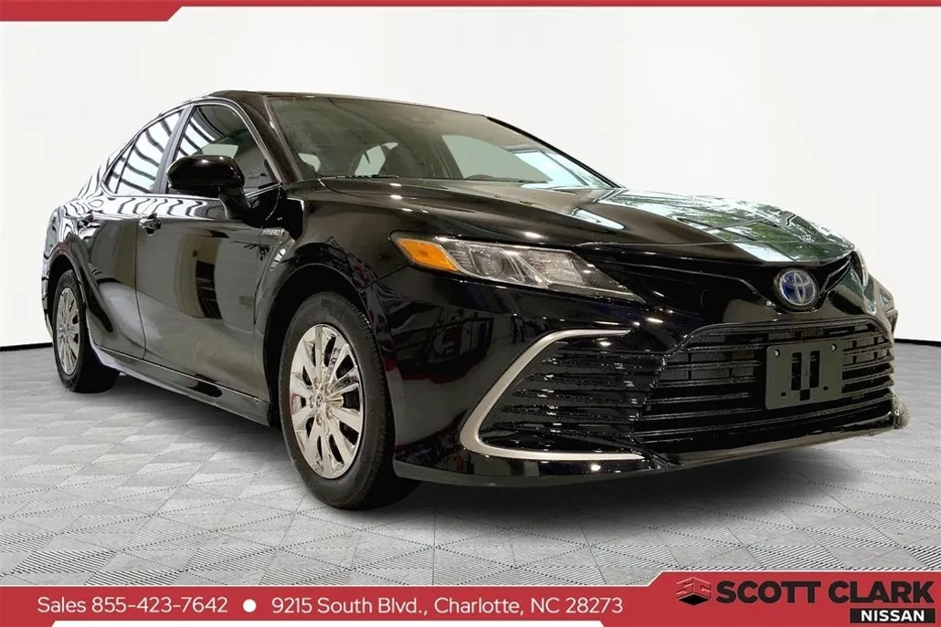 2021 Toyota Camry Hybrid LE photo 1