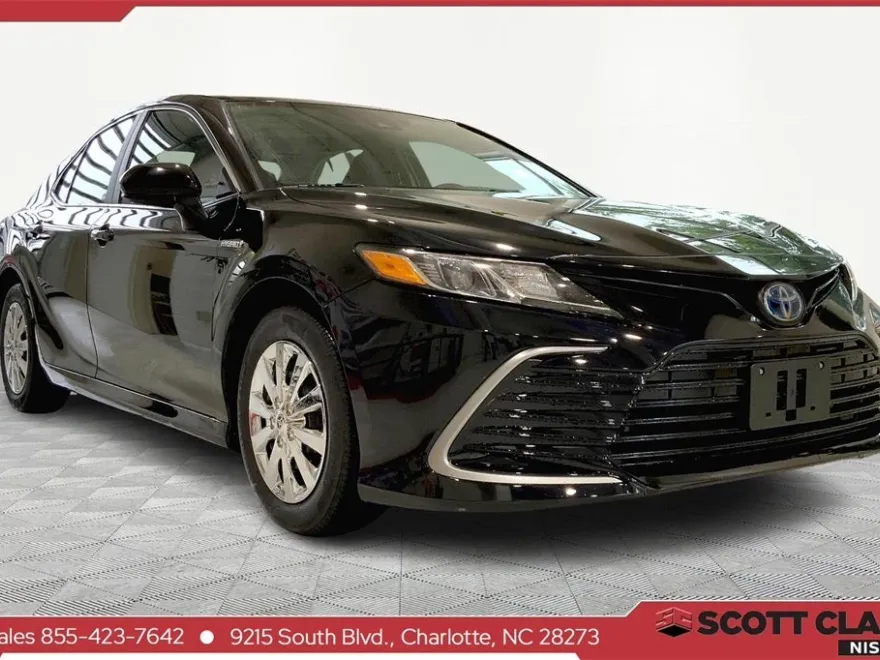 2021 Toyota Camry Hybrid LE photo 1