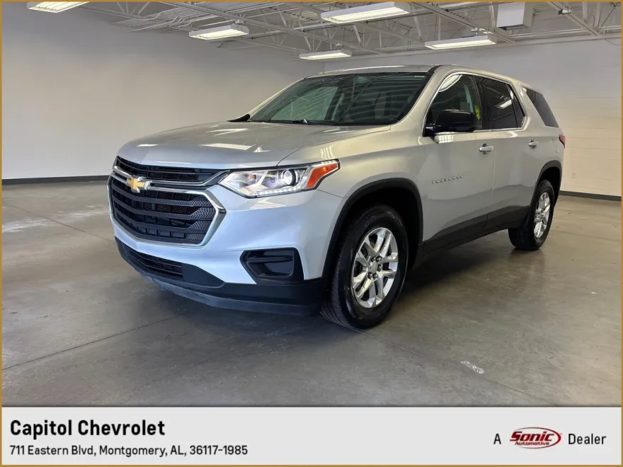 2021 Chevrolet Traverse LS photo 1