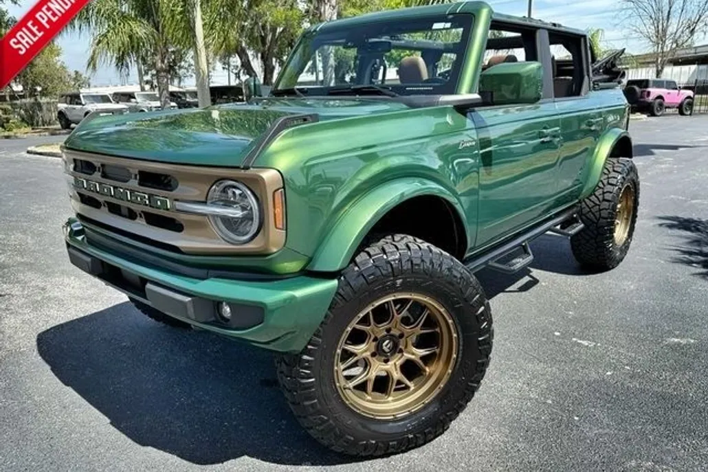2022 Ford Bronco Outer Banks photo 1
