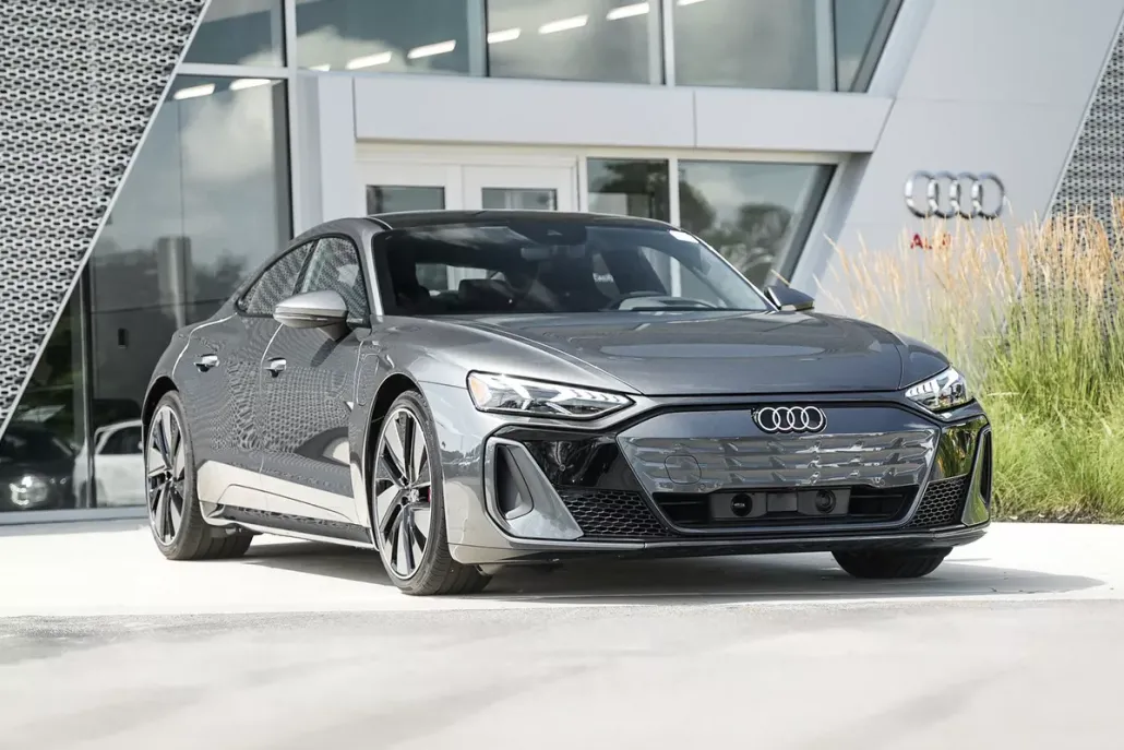 2025 Audi e-tron GT Prestige photo 1