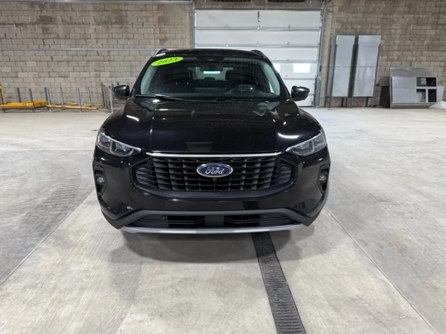 2023 Ford Escape Base photo 1