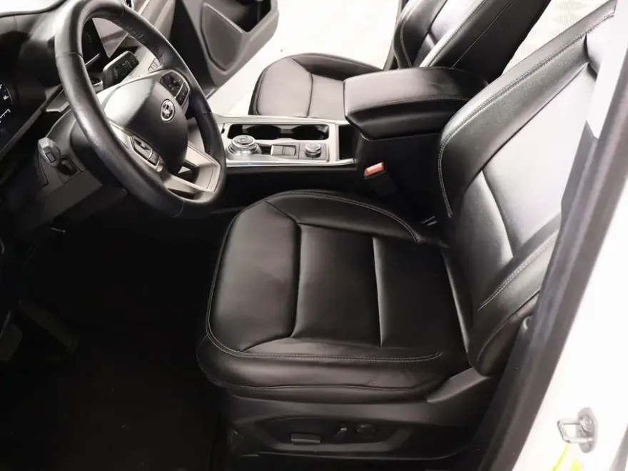2024 Ford Explorer XLT photo 1