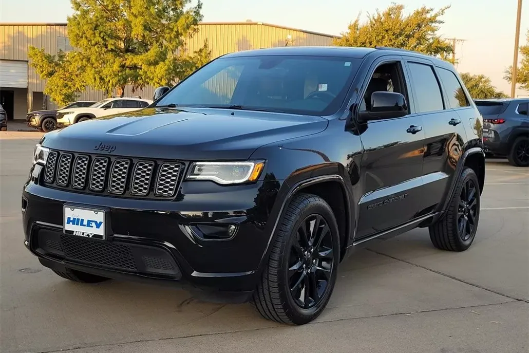 2022 Jeep Cherokee Laredo X photo 1