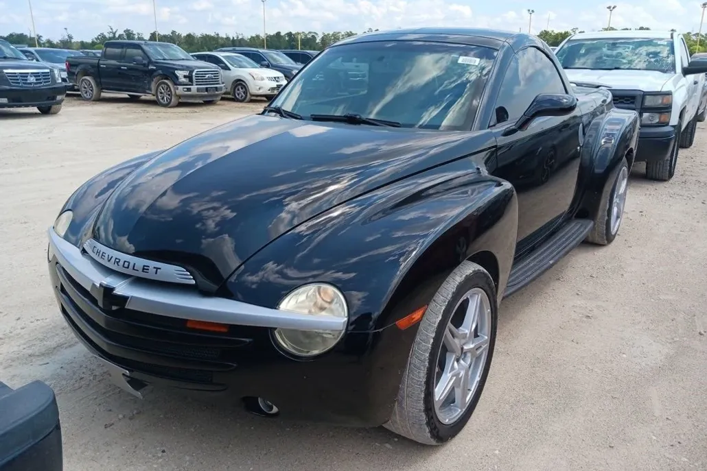 2004 Chevrolet SSR Base photo 1