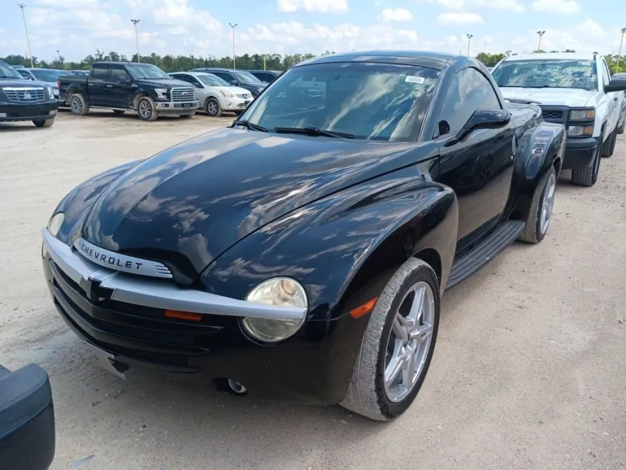 2004 Chevrolet SSR Base photo 1