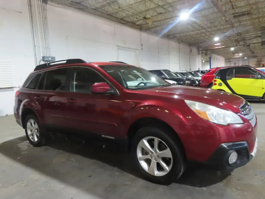 2013 Subaru Outback 3.6R Limited photo 1