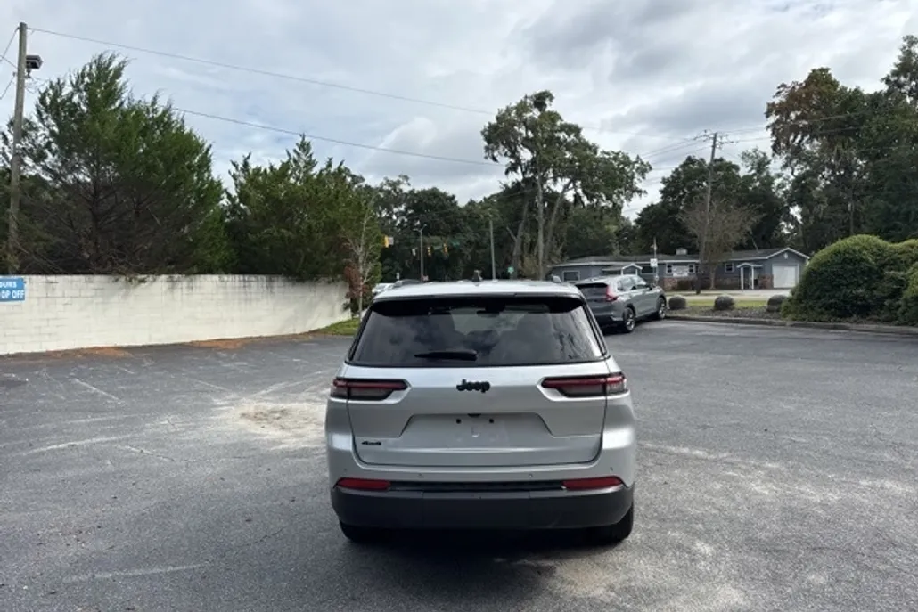 2024 Jeep Grand Cherokee Altitude photo 1