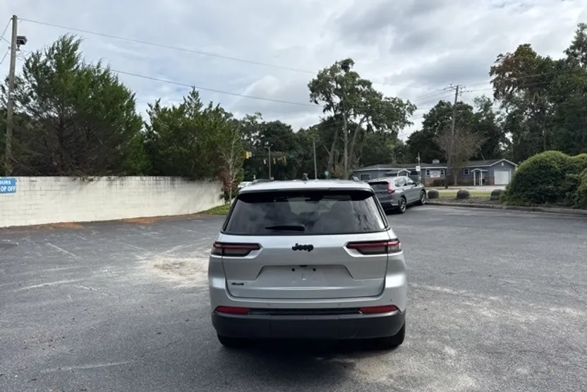 2024 Jeep Grand Cherokee Altitude photo 1