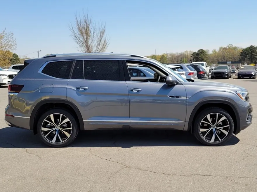 2025 Toyota RAV4 SEL Premium R-Line photo 1