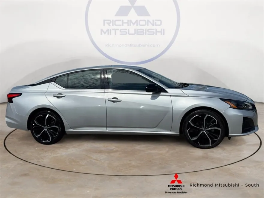 2023 Nissan Altima 2.5 SR photo 1