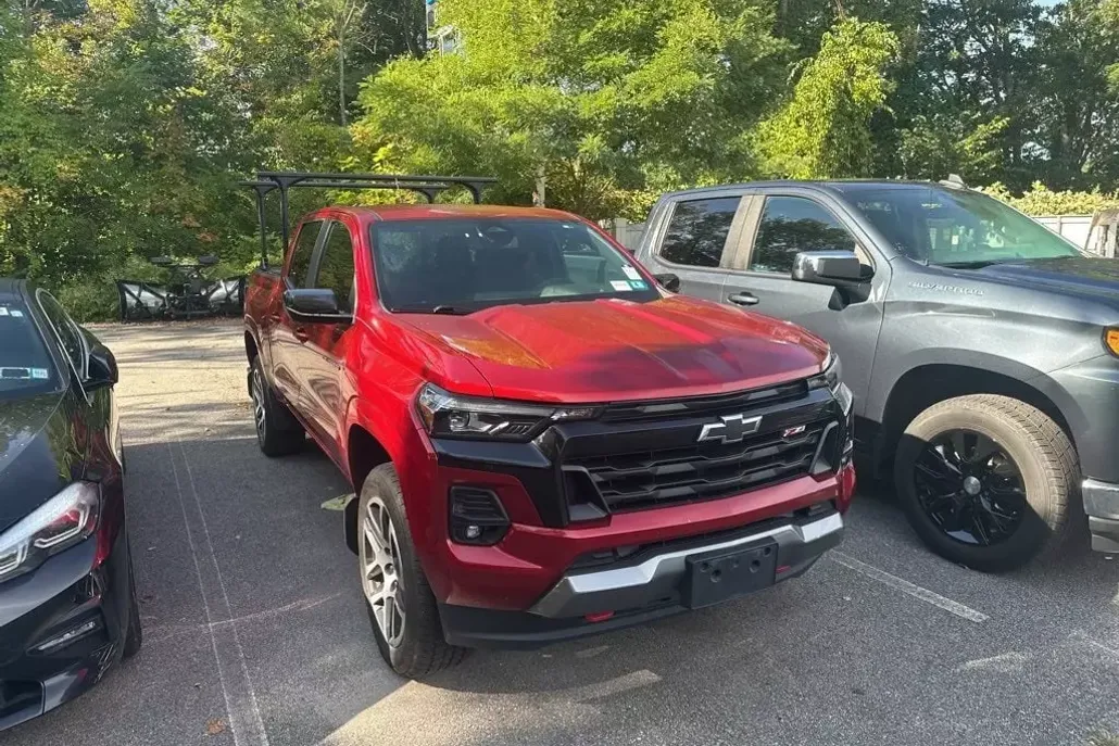 2023 Chevrolet Colorado Z71 photo 1