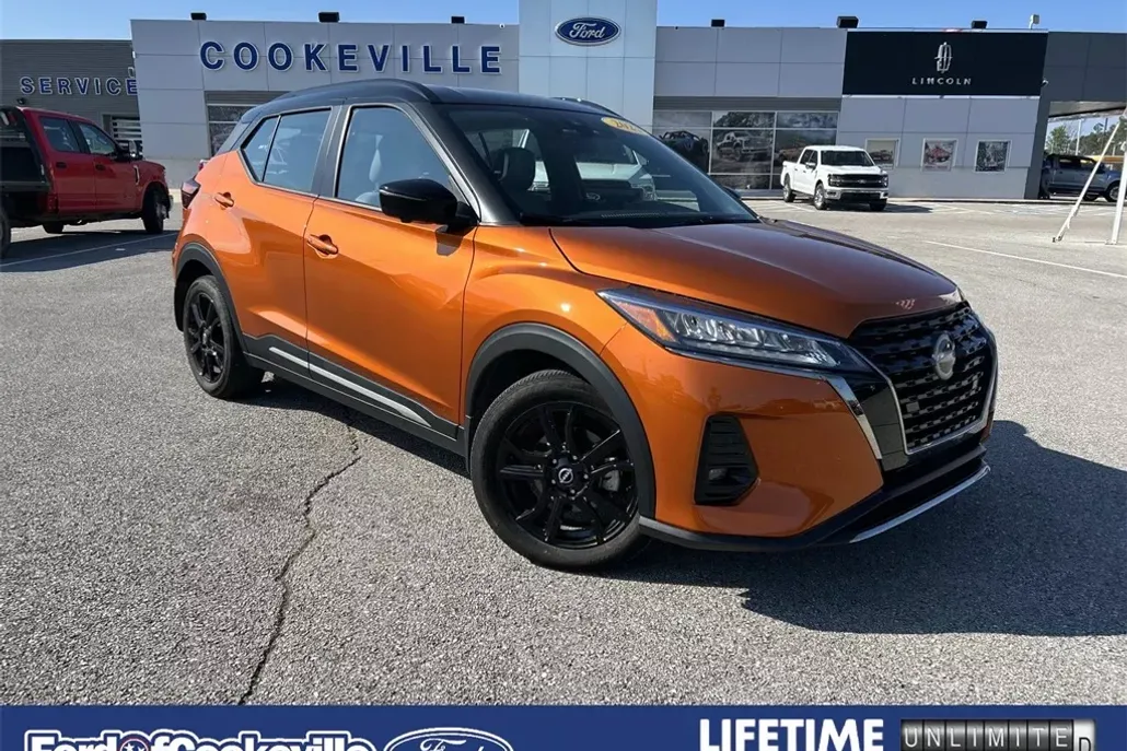 2023 Nissan Kicks SR photo 1