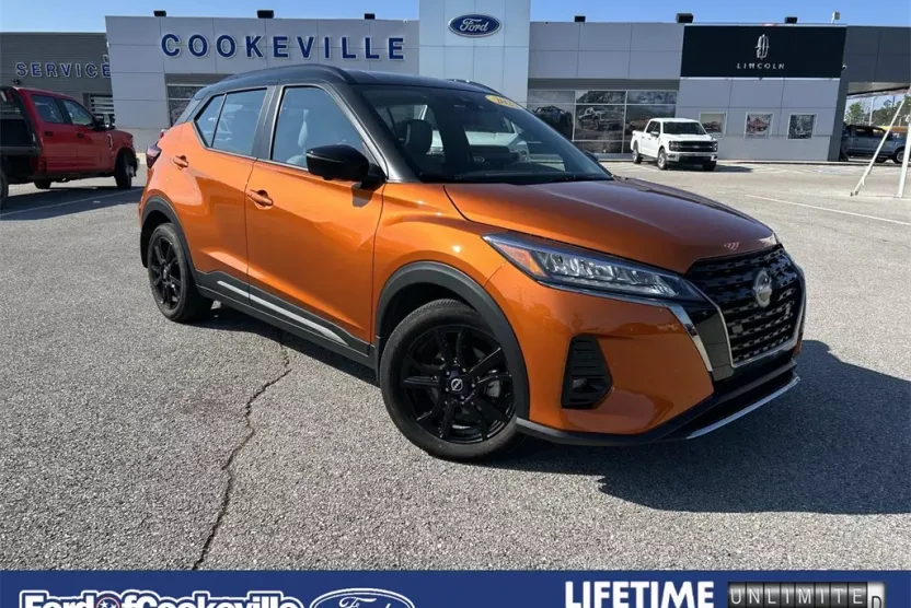 2023 Nissan Kicks SR photo 1