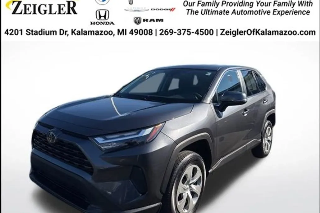2023 Toyota RAV4 LE photo 1