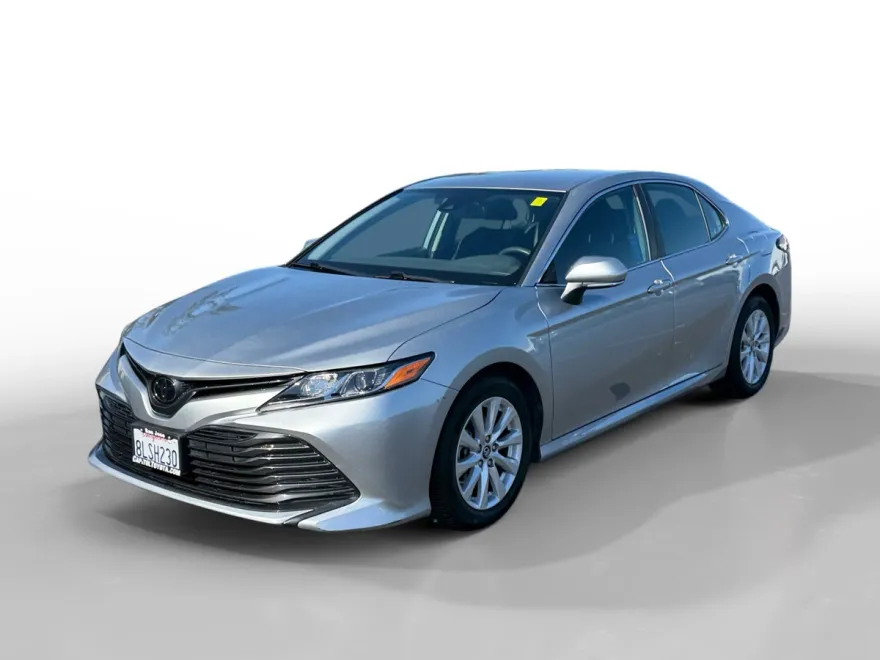 2019 Toyota Camry LE photo 1