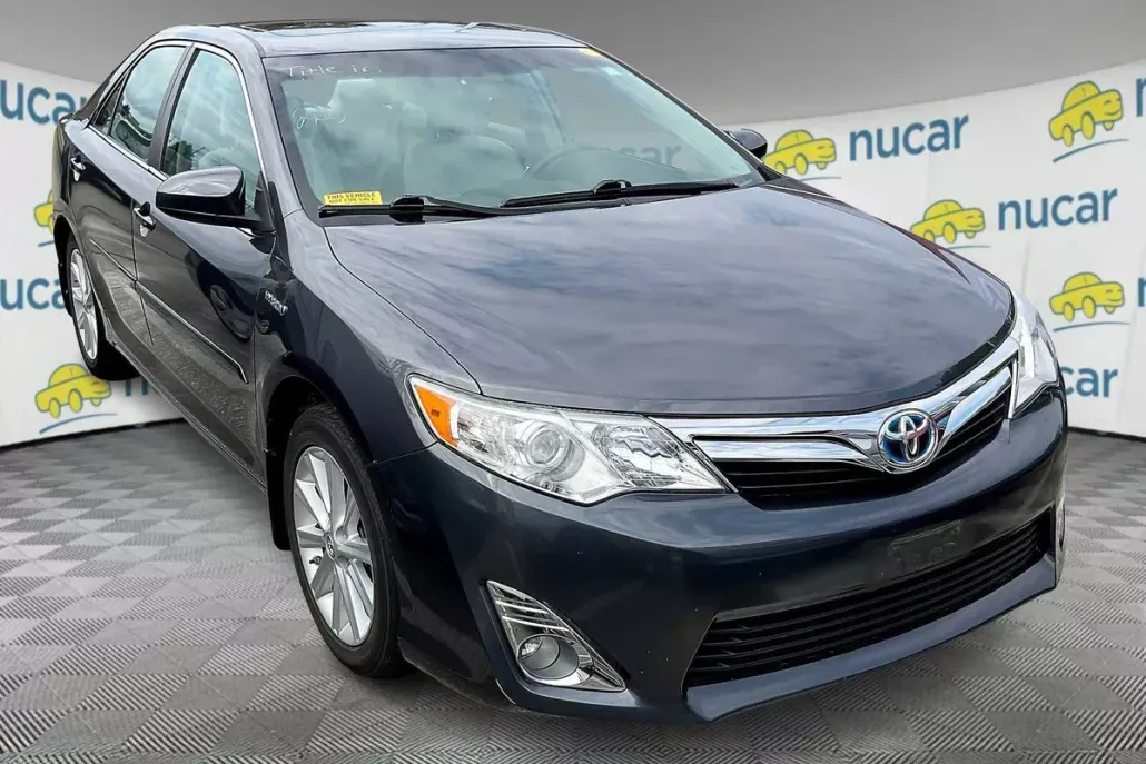2013 Toyota Camry Hybrid XLE photo 1