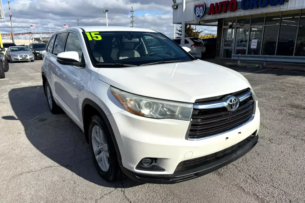 2015 Toyota Highlander LE photo 1